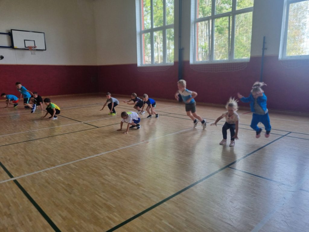 Sportovní družina TJ Olympie Měšice v tělocvičně ZŠ